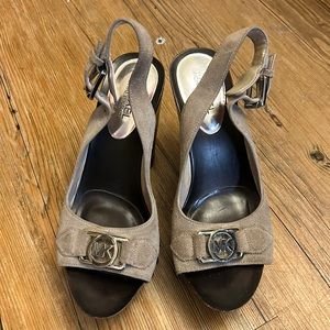 Michael Kors Woman’s Wedge Sandals Tan/Brown Size 6.5